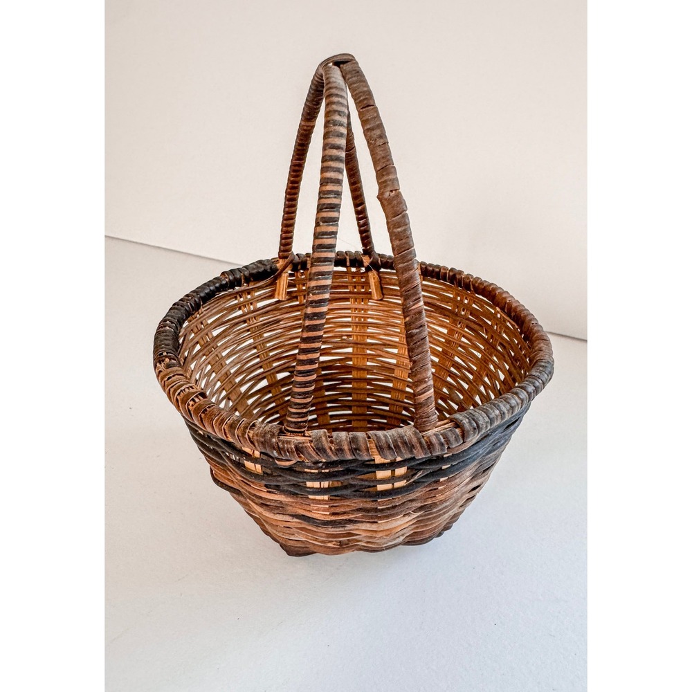 Vintage Mini Wicker Basket Handwoven Round Rustic Primitive Gathering Basket - Picture 6 of 7
